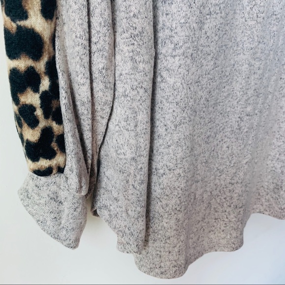 Soft and Cozy Brushed Fabric Crew Neck Sweater Top with Leopard🐾Contrast Print - Picture 8 of 8